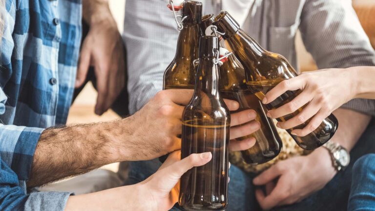 couples clinking beer bottles